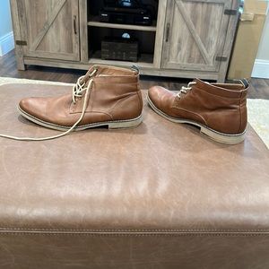 H&M men’s brown boots.